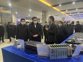 走进冰球突破豪华版——泰州市领导带队观摩“三比一提升”项目建设