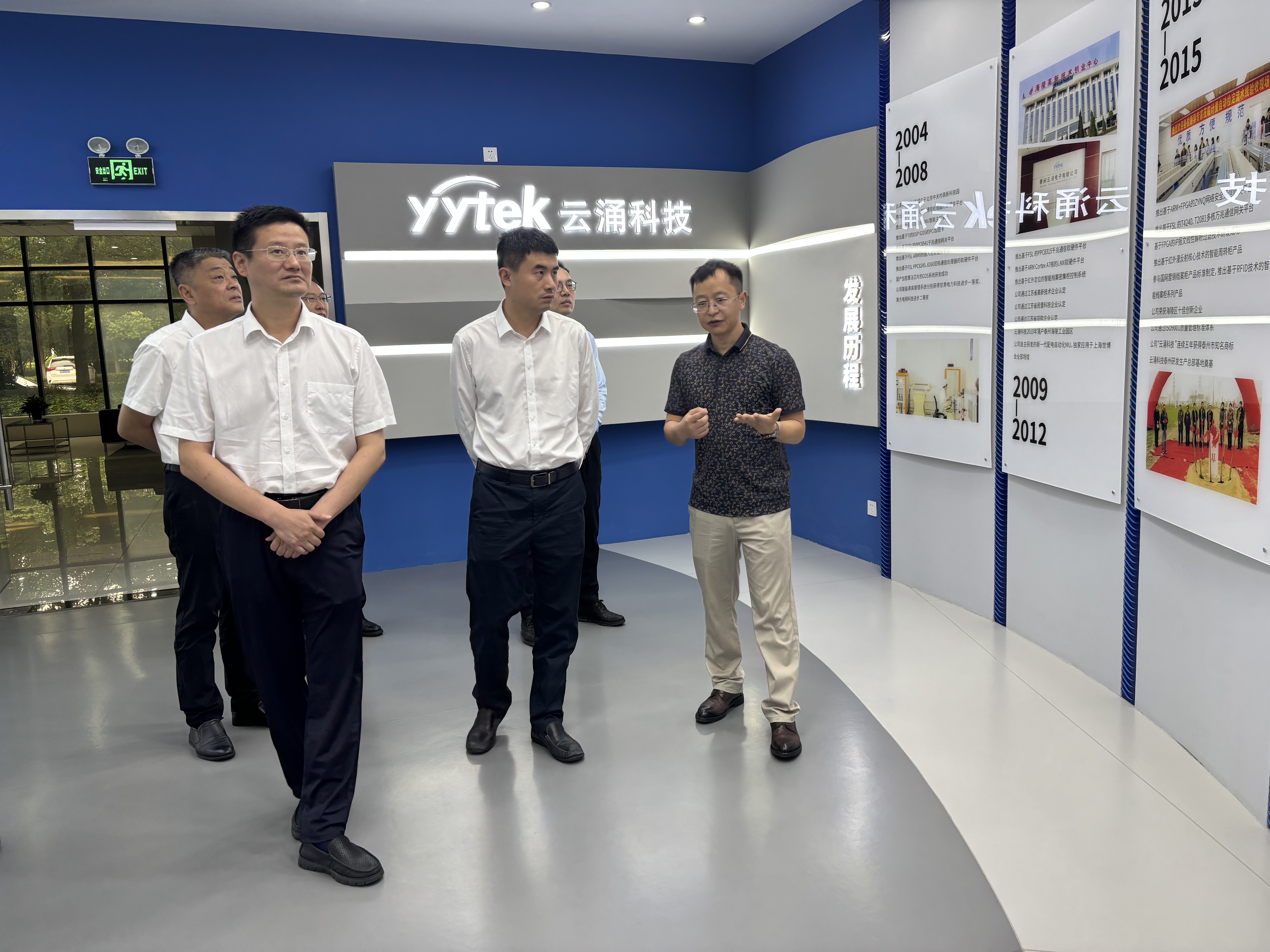 市领导首站调研冰球突破豪华版，高度认可数字经济创新成果